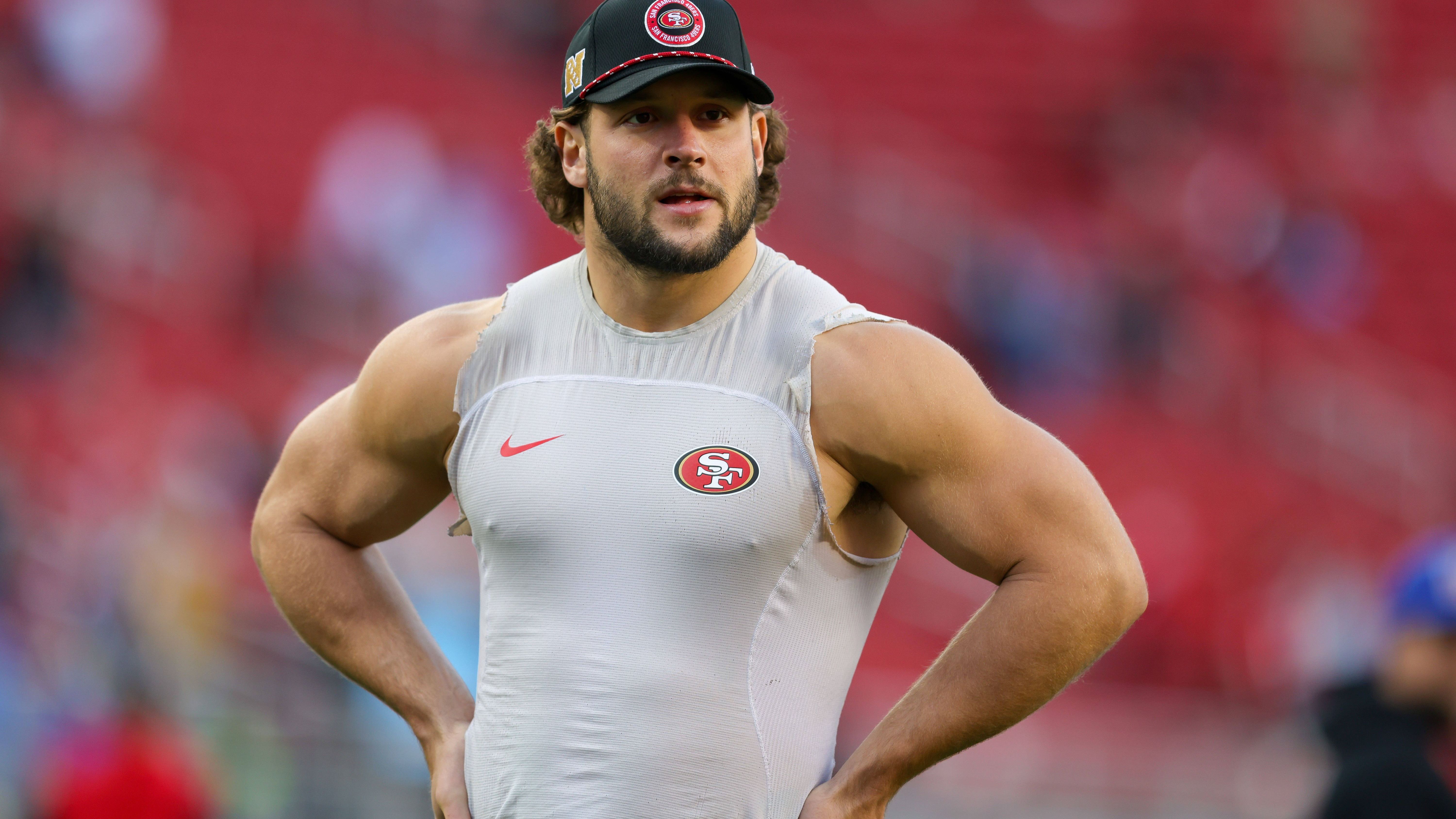 <strong>Plätze 35 bis 31</strong><br>- Platz 35: Nick Bosa (Edge, San Francisco 49ers; im Bild)<br>- Platz 34: Josh Jacobs (Running Back, Green Bay Packers)<br>- Platz 33: Justin Herbert (Quarterback, Los Angeles Chargers)<br>- Platz 32: Trey Hendrickson (Edge, Cincinnati Bengals)<br>- Platz 31: Drake London (Wide Receiver, Atlanta Falcons)