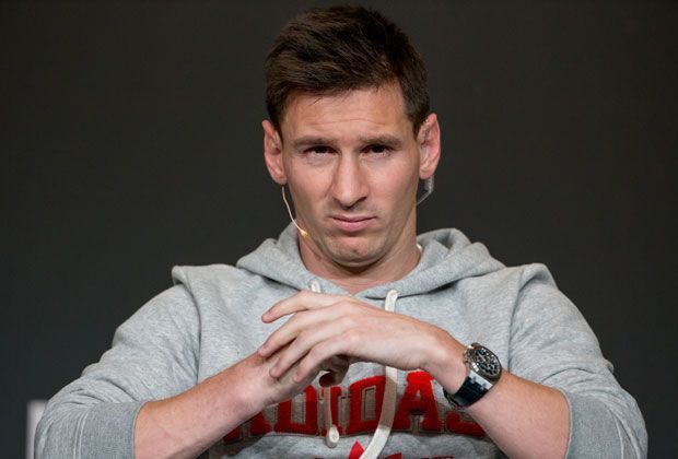 
                <strong>Lionel Messi (Argentinien)</strong><br>
                Messi dagegen wählte einen Mix aus Argentinien und Barcelona. Platz 1: Di Maria / Platz 2: Iniesta / Platz 3: Mascherano.
              