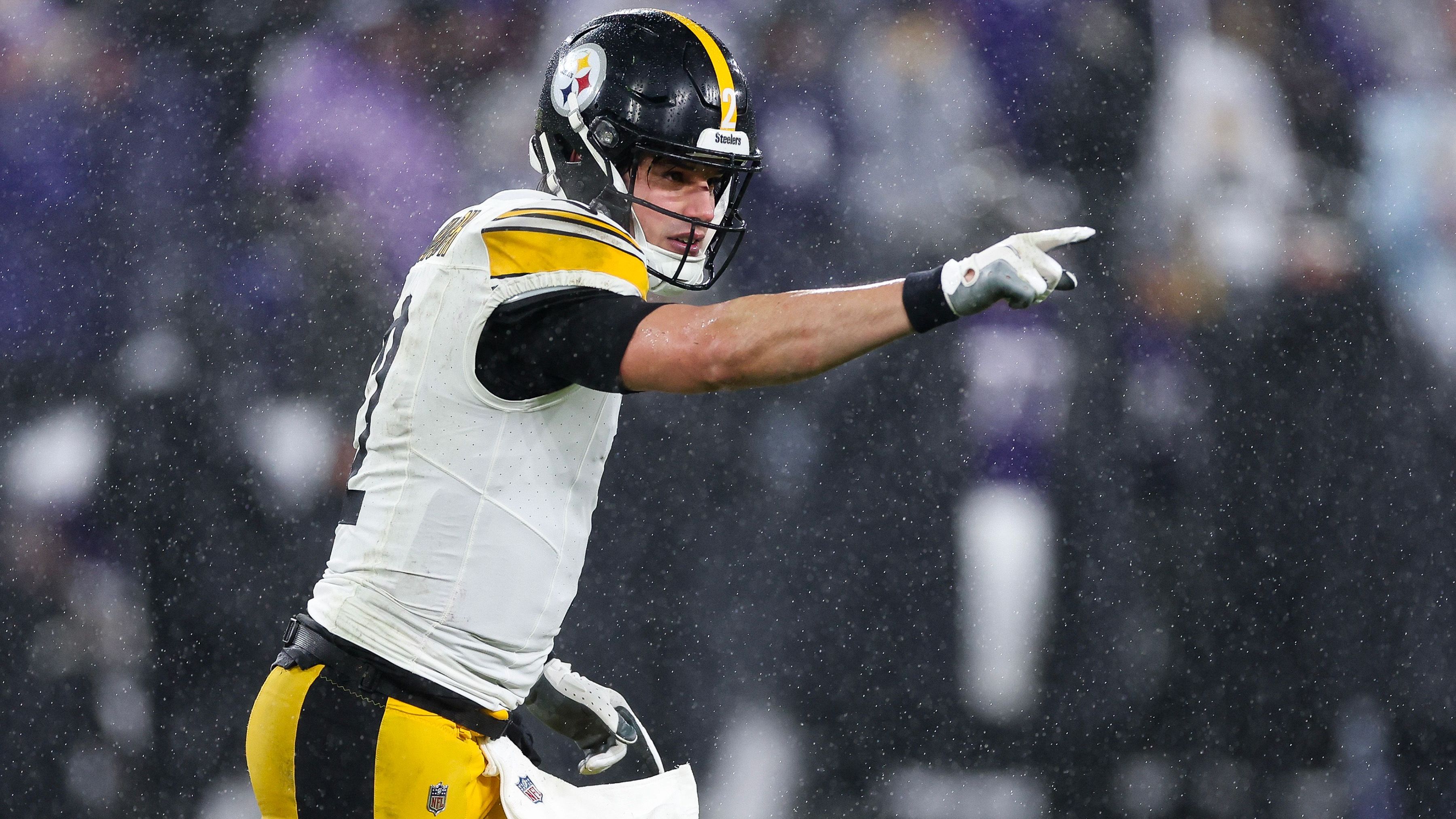 <strong>Pittsburgh Steelers @ Buffalo Bills: Wie lange währt die Rudolph-Magie?</strong><br>Zum Auftaktspiel des Sonntags reisen die Pittsburgh Steelers zu den Buffalo Bills. Im Fokus vor allem: Mason Rudolph. Nachdem er zwischenzeitlich zur Nummer drei degradiert wurde, ist er nun unangefochtener Starter der Steelers. Mit ihm holten sie drei Siege in Serie. Aber wie lange geht das noch so? Aktuell reitet er die Erfolgswelle.