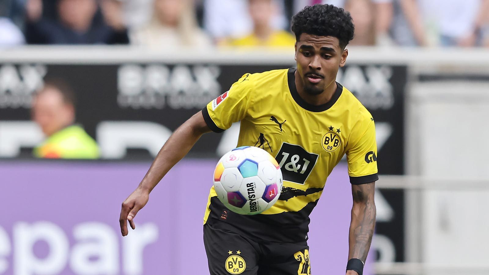 <strong>Ian Maatsen (Borussia Dortmund)</strong><br>Erlöst in der zweiten Halbzeit den überforderten Morey. Bringt sofort Leben in die Partie. Wirbelt mit Sancho auf der linken Seite. Hinten stabil. Trotzdem ohne zählbaren Erfolg. <strong>ran-Note: 3</strong>