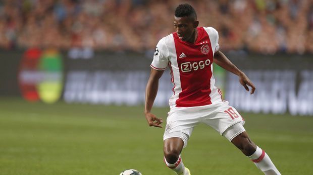 
                <strong>Sturm: Mateo Cassierra (Ajax Amsterdam)</strong><br>
                Sturm: Mateo Cassierra benötigte nur eine Saison beim kolumbianischen Ertsligisten Deportivo Cali, um sich für einen Wechsel nach Europa zu empfehlen. Die Talentschmiede Ajax Amsterdam machte schließlich das Rennen und sicherte sich für 5,5 Millionen Euro Ablöse die Dienste des 19-jährigen Stürmers. Der hinterließ bislang einen guten Eindruck und schoss gleich bei seinem Liga-Debüt sein erstes Tor für Ajax.
              