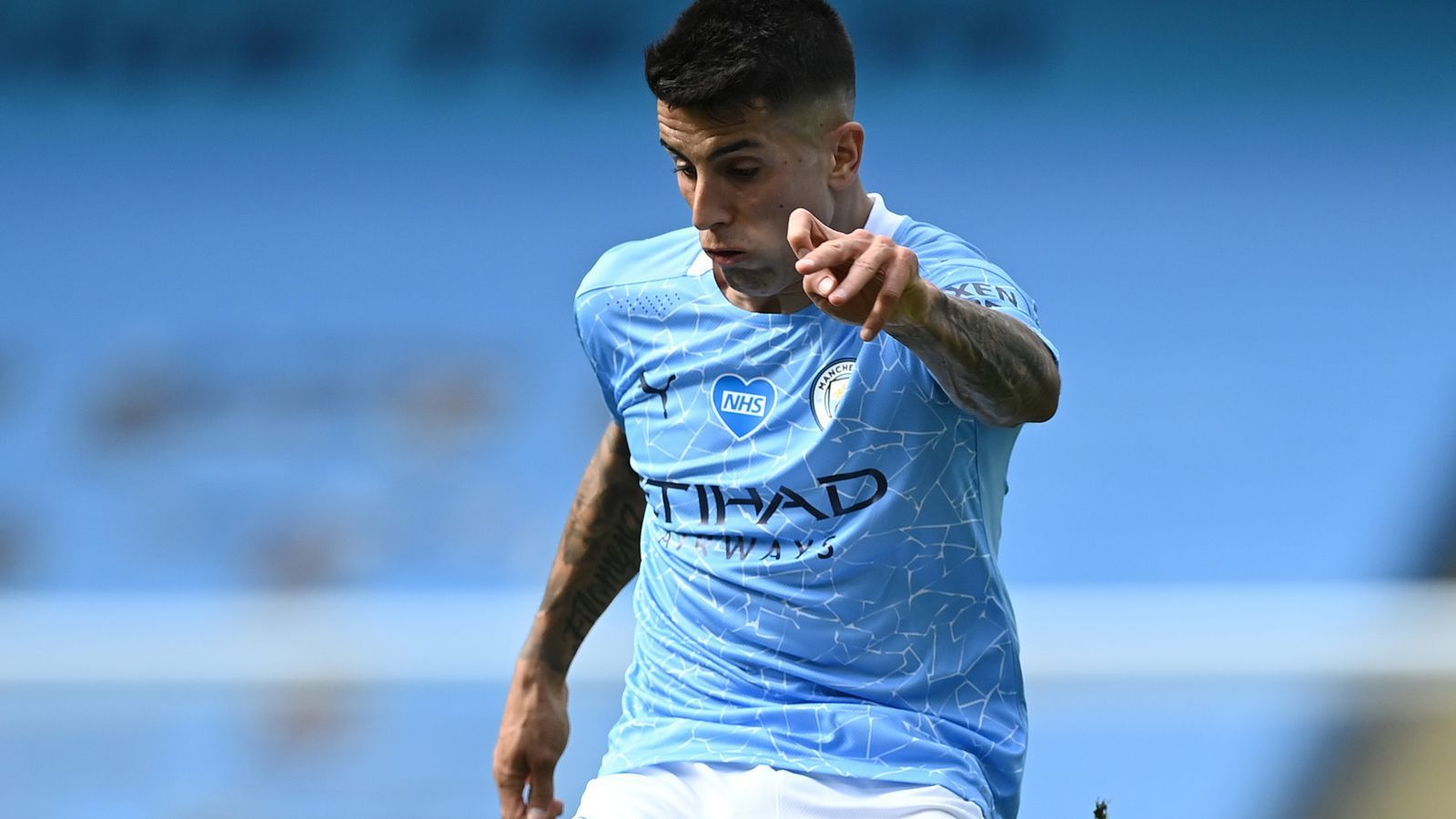 
                <strong>Joao Cancelo (Manchester City)</strong><br>
                Auf der linken Seite solide, lässt dem Gegner anfangs aber zu viel Raum. So fällt zum Beispiel über seine Seite das 1:1. Lässt nach dem Seitenwechsel aber nicht mehr viel zu. ran-Note: 3
              