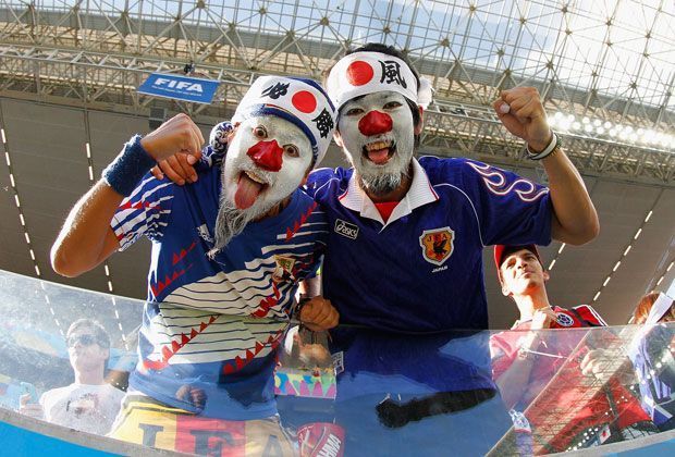 
                <strong>Verrückt, sexy, skurril: Fans in Brasilien</strong><br>
                Die Japaner waren vor der bitteren Niederlage gegen Kolumbien noch bester Laune.
              