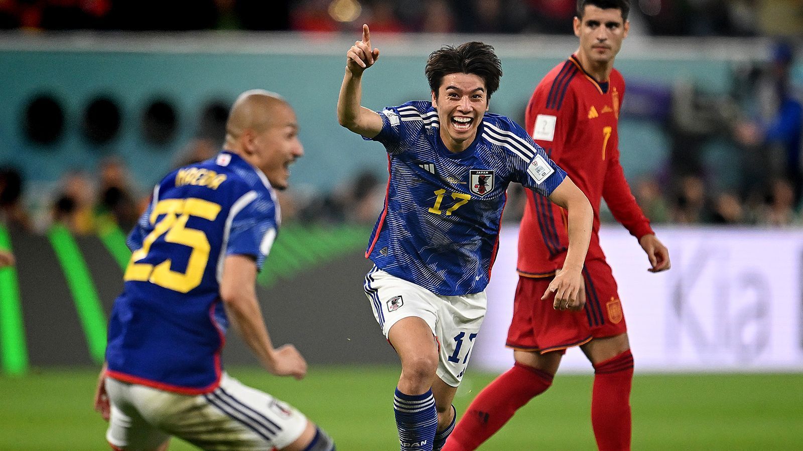 
                <strong>Japan: Historischer Sieg mit nur 17,7 Prozent Ballbesitz</strong><br>
                Die japanische Nationalmannschaft hat bei der WM 2022 in Katar nicht nur Deutschland mit 2:1 geschlagen, sondern zum Abschluss der Vorrunde auch noch Spanien mit demselben Ergebnis bezwungen. Dieser 2:1-Sieg gegen die Iberer hatte sogar historische Ausmaße. Mit nur 17,7 Prozent Ballbesitz behielt Japan die Oberhand gegen Spanien - noch nie zuvor in der WM-Geschichte hatte ein Tam in einem WM-Spiel siegreiche Mannschaft so wenig Ballbesitz. 
              