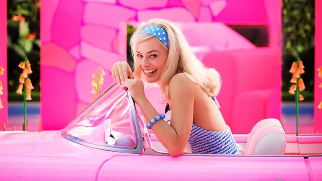 &nbsp;Margot Robbie am Set von "Barbie". Wie viel Kohle sie für den Film bekommen hat, erfährst du hier