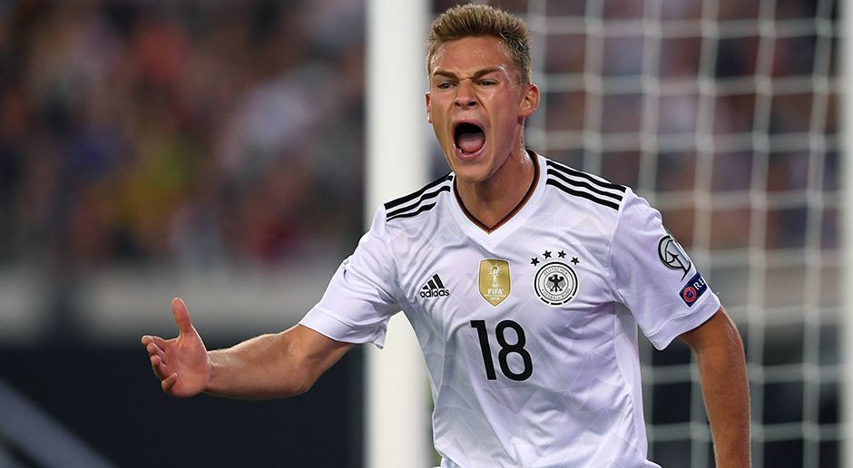 
                <strong>Mittelfeld: Joshua Kimmich</strong><br>
                Im rechten Mittelfeld läuft ein Spieler auf, dessen Transfer auch heute noch für Verärgerung unter den VfB-Fans sorgt. In der VfB-Jugend unterschätzte man Joshua Kimmich und gab ihn im Alter von 18 Jahren zunächst an RB Leipzig, zwei Jahre später dann an den FC Bayern ab. Der Rest ist Geschichte. Inzwischen ist Kimmich 22-facher Nationalspieler, Confed-Cup-Sieger und legitimer Nachfolger von Philipp Lahm.
              