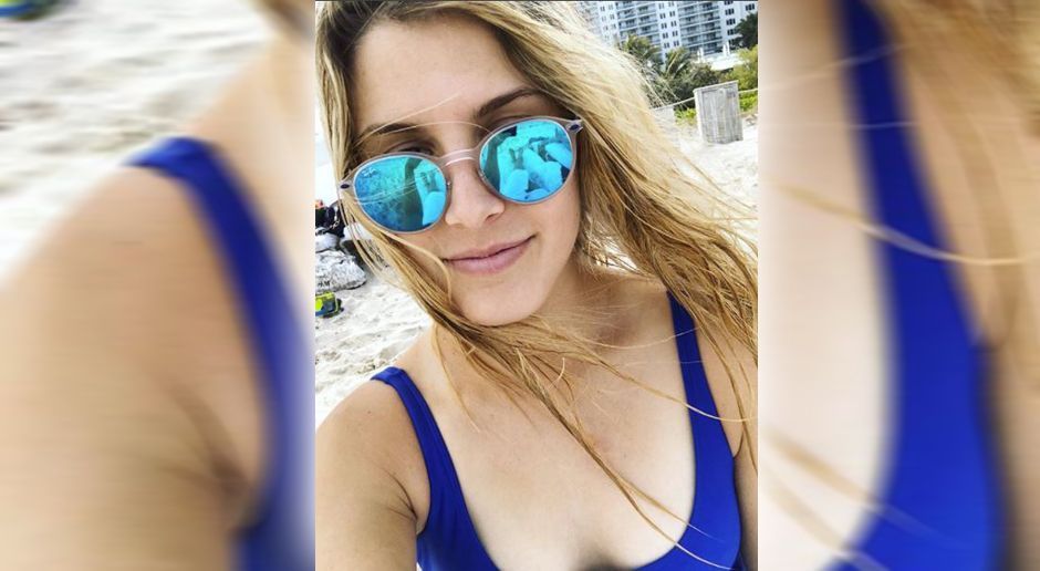 
                <strong>Eugenie Bouchard</strong><br>
                Tennis-Beauty Genie Bouchard ist auf der Suche nach einem neuen Trainer! Die 24-Jährige zog den Schlussstrich und beendete die Zusammenarbeit mit Harald Solomon, denn in der Tennis-Weltrangliste ist sie auf Rang 114 abgestürzt. Eine Augenweide ist sie dennoch - aber das wissen die möglichen Trainerkandidaten ja ohnehin. 
              