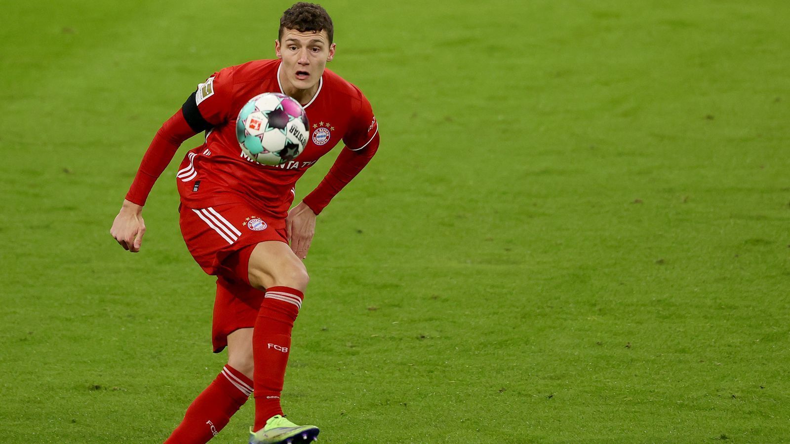 
                <strong>Benjamin Pavard</strong><br>
                Starke Partie des Franzosen. Hat die gefährliche linke Freiburger Seite mit Grifo und Günter weitestgehend im Griff und lässt das Freiburger Konterspiel nicht zur Entfaltung kommen. ran.de-Note: 2
              