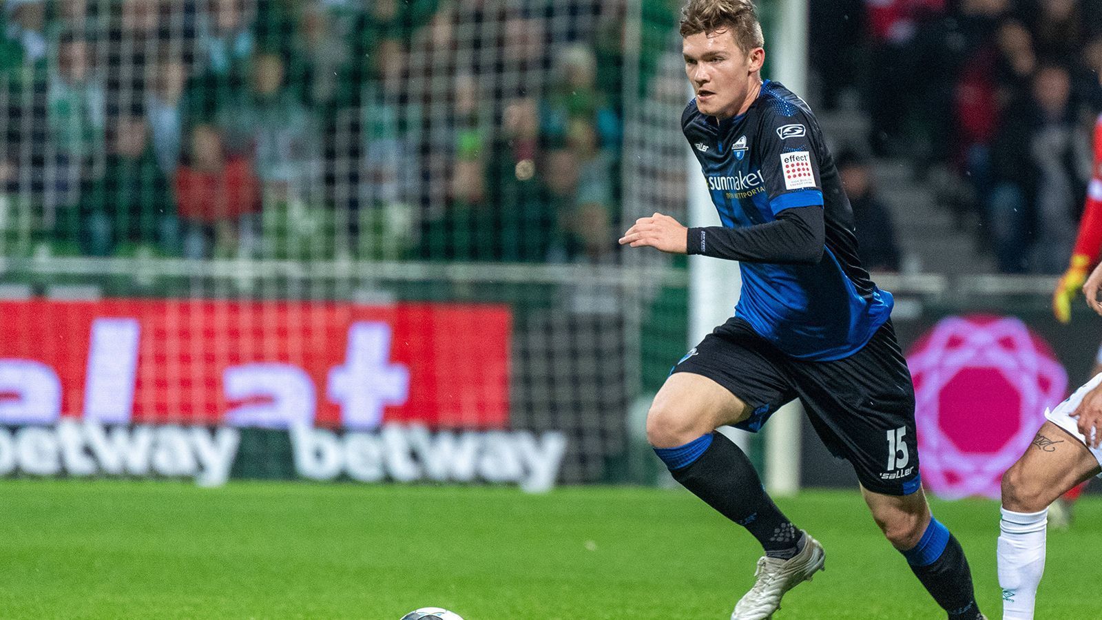 
                <strong>Keine automatische Corona-Meldung an die Presse</strong><br>
                Luca Kilian (Bild, SC Paderborn) war der erste mit dem Coronavirus infizierte Profi der Bundesliga. Mittlerweile ist er wieder gesund. Im Falle einer erneuten Ansteckung eines Spielers, Trainers oder Betreuers soll keine automatische Meldung an die Presse erfolgen. Grund soll sein, dass Infektionsketten und Ursachen so schneller ermittelt werden können.
              