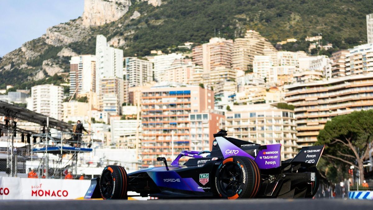 Pascal Wehrlein vor berühmter Kulisse