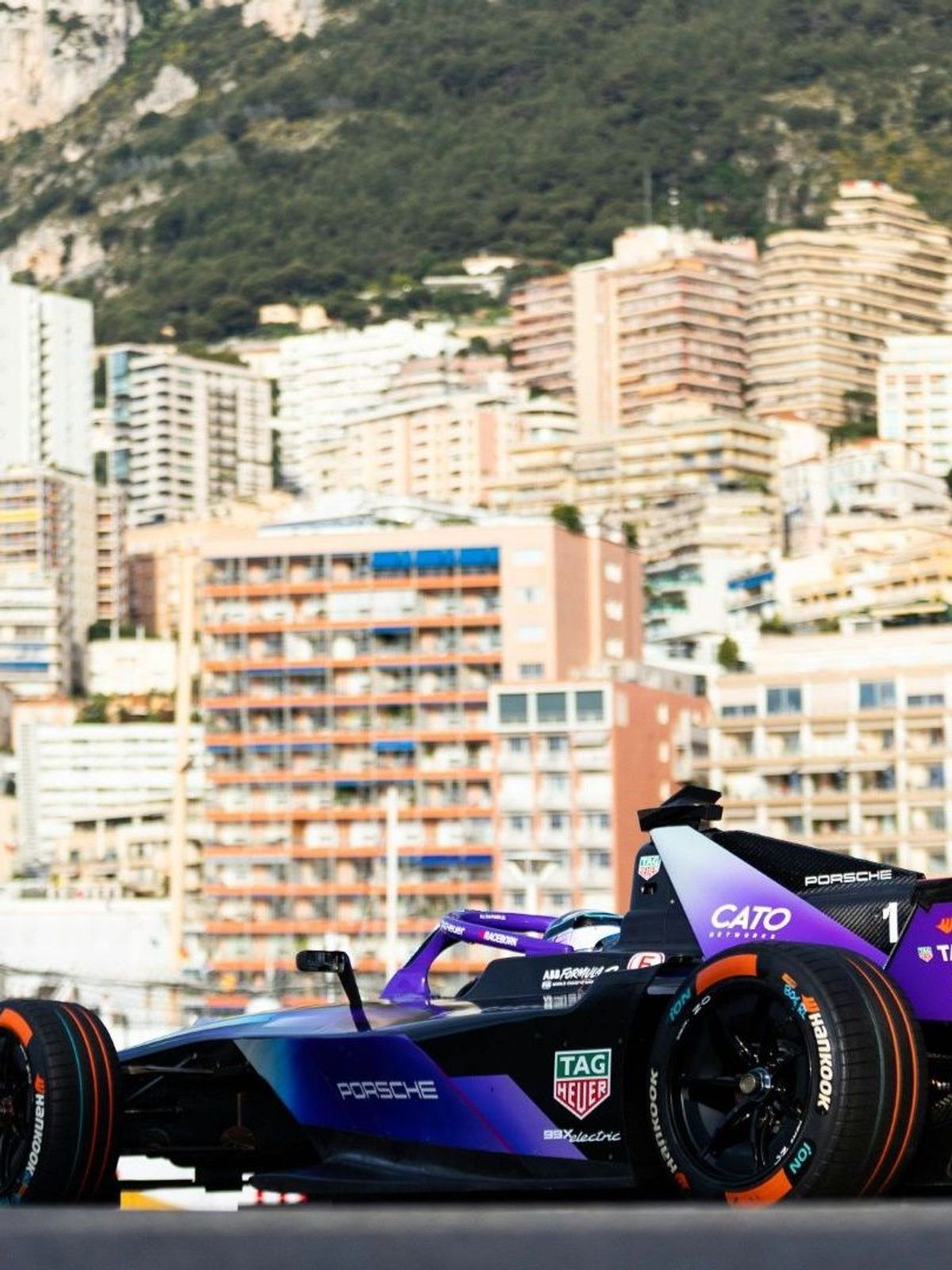 Pascal Wehrlein vor berühmter Kulisse