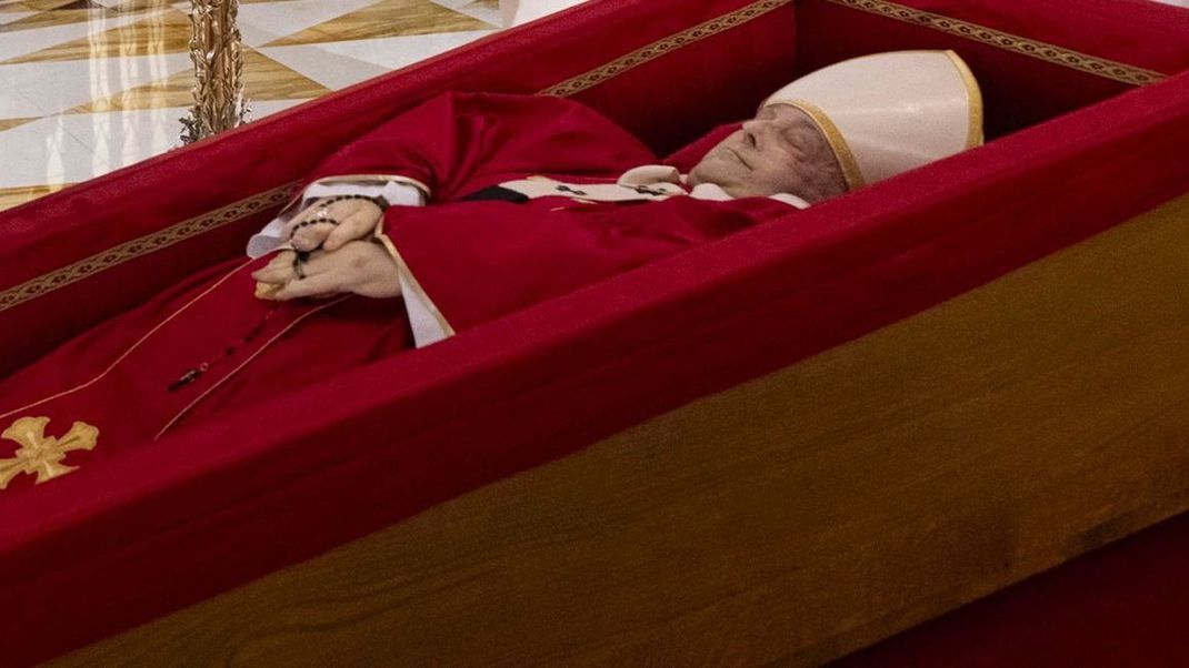 Papst Franziskus gestorben - Aufbahrung im Vatikan