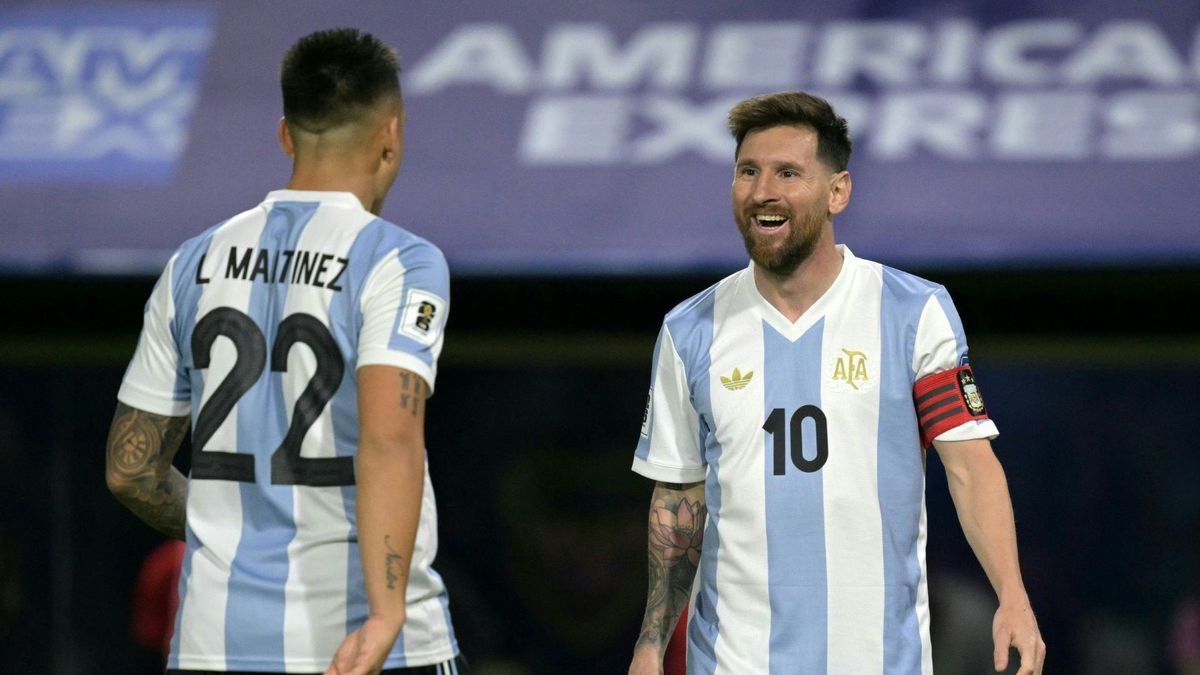 Messi (r.) legte den Siegtreffer durch Martinez auf