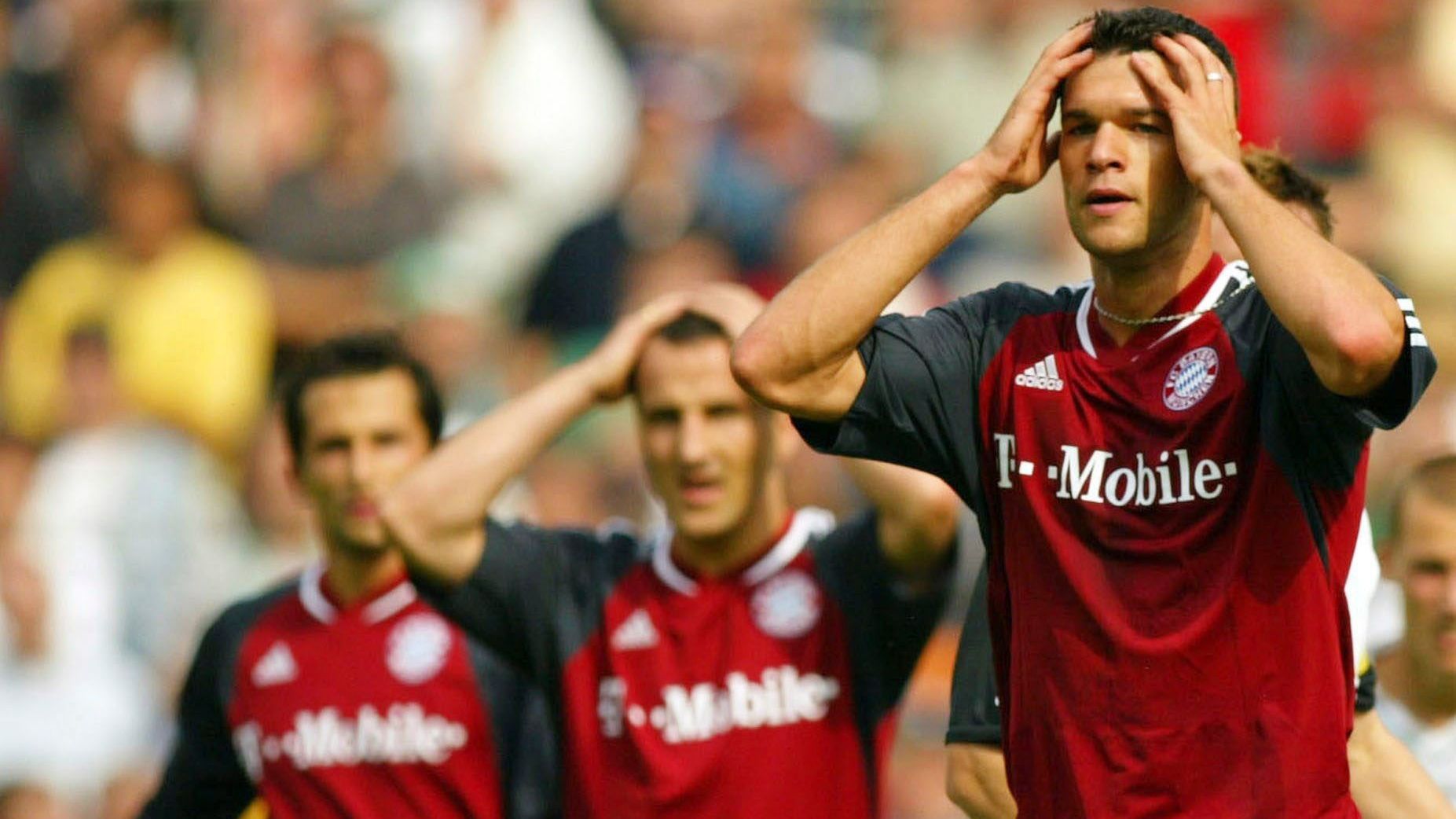<strong>Saison 2002/03: Borussia Mönchengladbach – FC Bayern 0:0</strong><br> In der Folgesaison kam es für München erneut zum Aufeinandertreffen mit den Gladbachern. Wieder ließ der deutsche Rekordmeister Punkte liegen, denn das Spiel endete mit 0:0. Fünf Minuten vor dem Ende hatte Salihamidzic zwar noch die Chance zum Sieg, doch sein Lupfer verpasste das Gehäuse von Jörg Stiel um wenige Meter. Auch Mehmet Scholl scheiterte ein ums andere Mal.