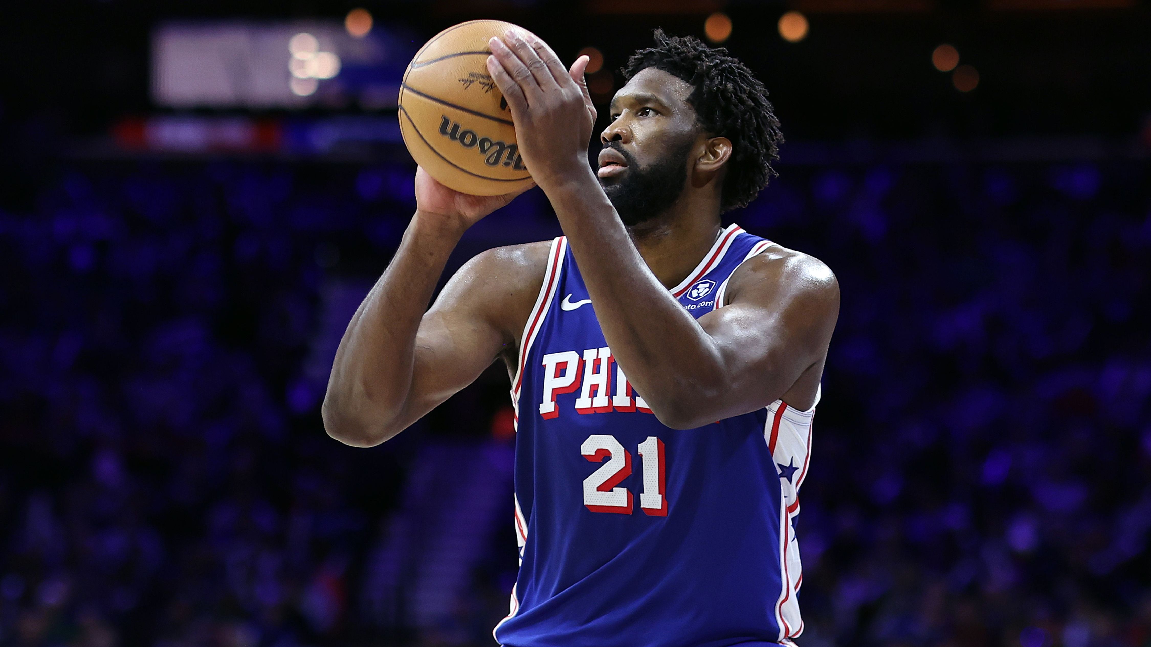 <strong>Joel Embiid (Eastern Conference) - Starter (fällt verletzt aus)</strong><br>Position: Center<br>Team: Philadelphia 76ers<br>Stats pro Spiel 2023/2024: 35,3 Punkte, 11,3 Rebounds, 5,7 Assists<br>All-Star-Teilnahmen: 7