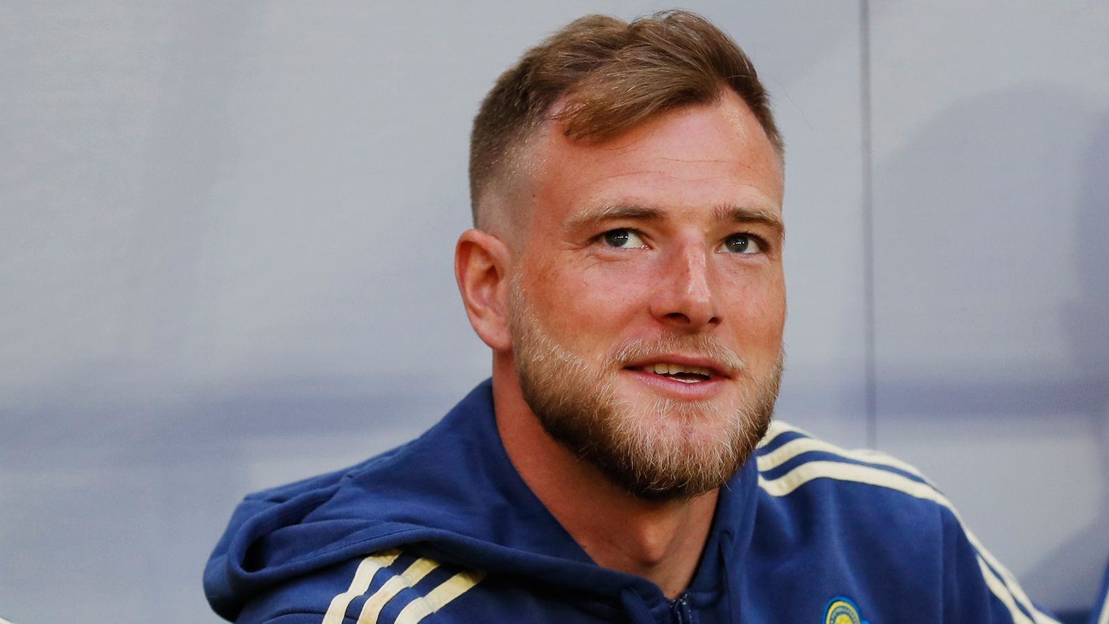 
                <strong>John Guidetti</strong><br>
                Er kommt in der 65. Minute in die Partie, um das Offensivspiel weiter zu beleben. Guidetti erweist sich als belebendes Element. Und das nicht nur, weil er mit einer starken Vorlage auf Marcus Berg eine Top-Chance einleitet. ran-Note: 3
              