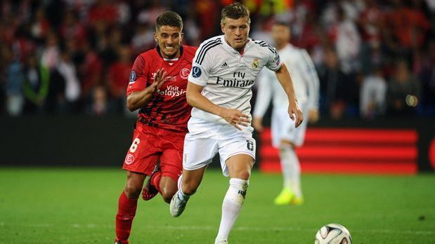 <strong>UEFA-Supercup 2014 gegen den FC Sevilla</strong><br>Nach der WM wechselte Kroos zu Real Madrid - und stand sofort wieder in einem Finale. Im UEFA-Supercup gegen den Ligakonkurrenten FC Sevilla führte Regisseur Kroos sein neues Team zu einem 2:0-Erfolg. Der Deutsche spielte über die volle Distanz.
