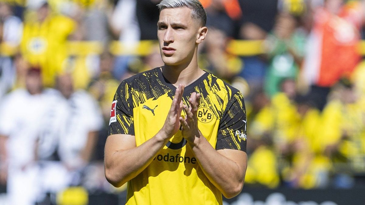 Nico Schlotterbeck bei der Saisoneröffnung des BVB