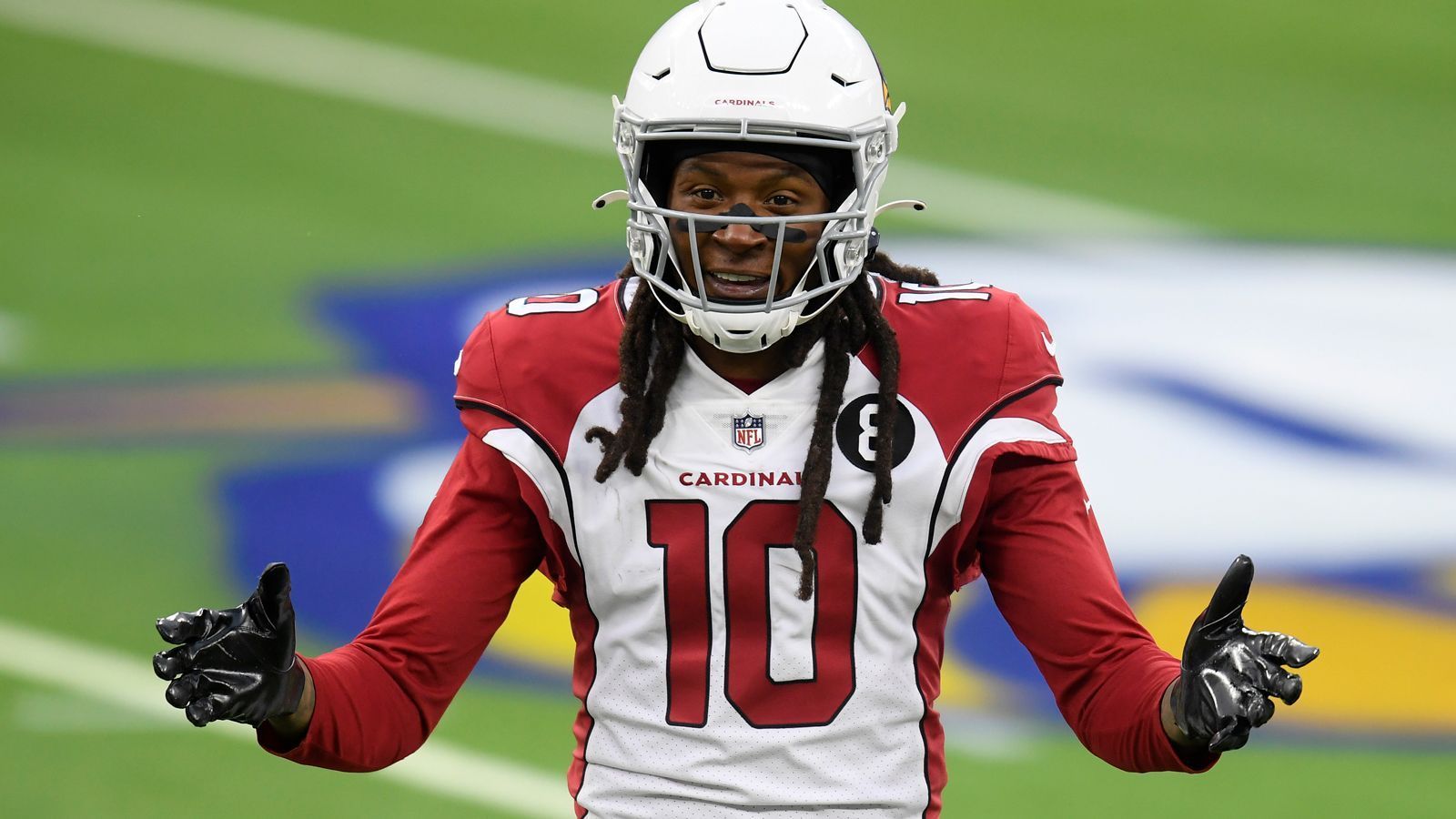 
                <strong>2. DeAndre Hopkins (Arizona Cardinals)</strong><br>
                75 Pässe für ein First Down fing Hopkins in der Saison 2020, was von keinem anderen Receiver getoppt wird. Wenn es darauf ankommt, ist Hopkins da. Vor allem seine langen Arme und großen Hände sind außergewöhnlich, sie machen ihn zu einem großen Ziel für Quarterback Kyler Murray. Und zu einem absoluten Top-Receiver in der NFL.
              