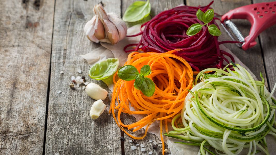 Obtienes una porción extra de nutrientes con esta pasta de verduras, mezclada con una deliciosa salsa de tomate.