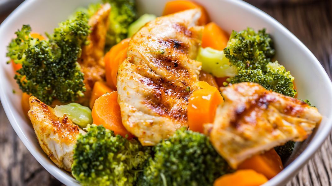 Weniger Cholesterin mit köstlichem Putenschnitzel an gesundem Gemüse.