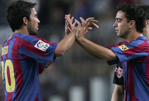 
                <strong>Mittelfeld: Xavi</strong><br>
                Von 2004 bis 2008 spielten Deco und Xavi gemeinsam in Barcelona. Für den Portugiesen war er die zentrale Figur im Mittelfeld der Weltklassemannschaft. "Vielleicht hatten die anderen Spieler mehr Schagzeilen, aber Xavi war der Auslöser", sagt Deco. 
              