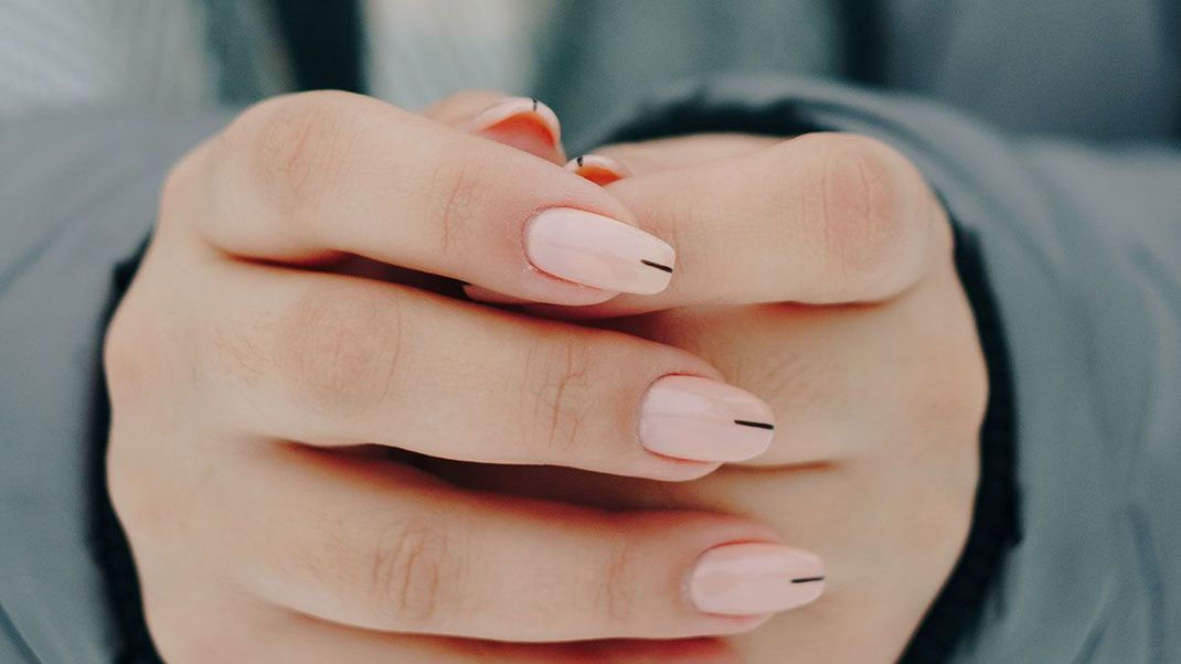 Bleib deinem Style treu und werde kreativ! Welcher Look der Modern French Nails gefällt dir am besten?