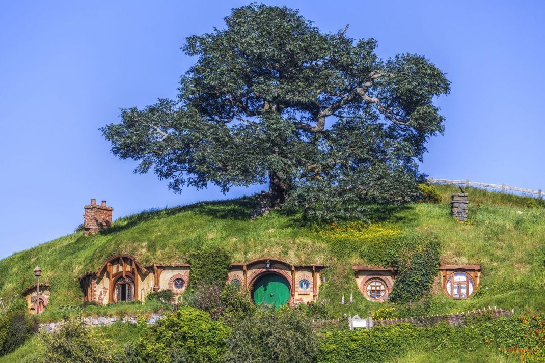 Rund 44 Hobbit-Höhlen befinden sich im Städtchen Hobbiton in Neuseeland.
