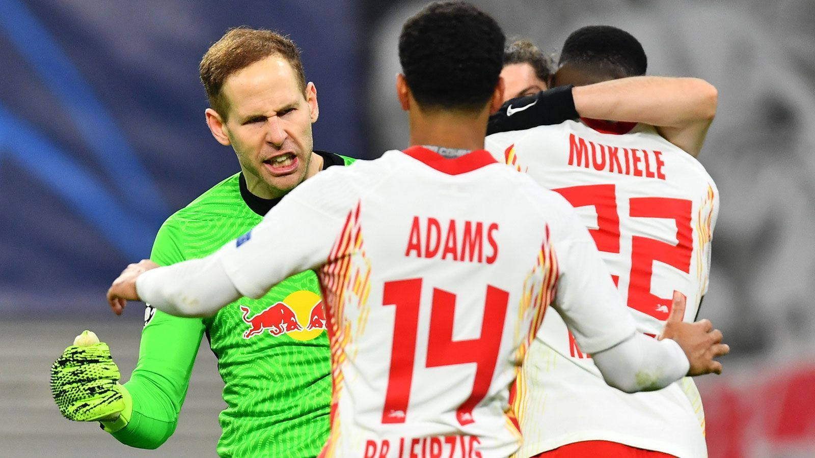 
                <strong>Diese Teams stehen im Achtelfinale: RB Leipzig</strong><br>
                Mit einem begeisternden 3:2 über Manchester United hat RB Leipzig wie in der Vorsaison das Achtelfinale erreicht. Die Roten Bullen holten in der Gruppe H, in der auch Paris St. Germain und Basaksehir FK aus Istanbul spielten, vier Siege.
              