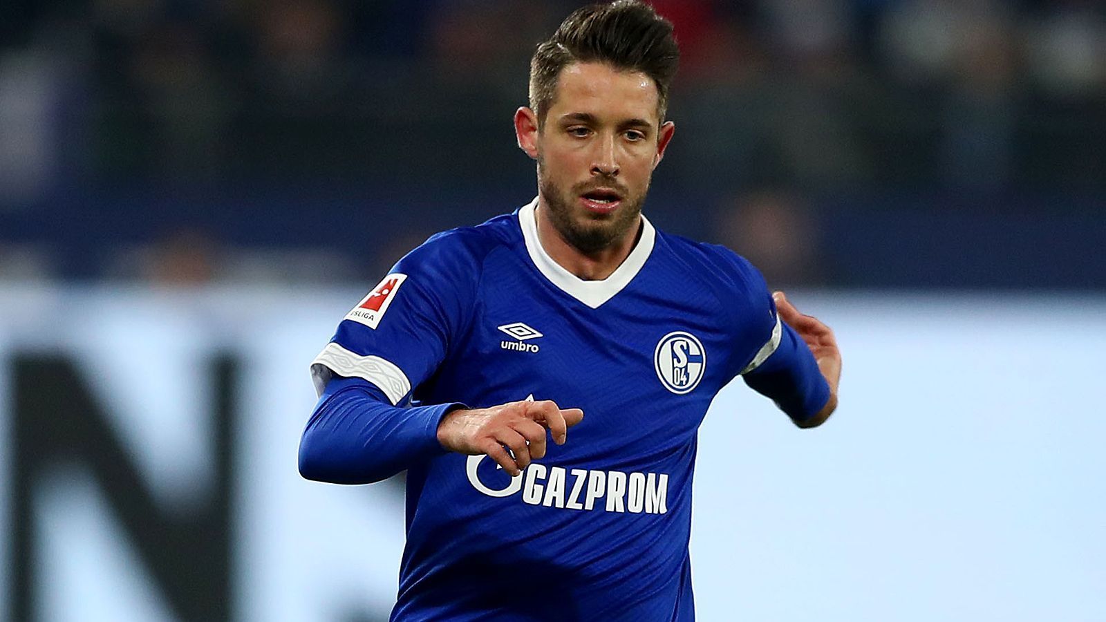 
                <strong>Mark Uth</strong><br>
                Wird in der 73. Minute eingewechselt und bietet sich gut als Anspielstation an. Läuft viel, versucht immer wieder mit Harit für Gefahr zu sorgen, kann sich aber zu selten durchsetzen. ran-Note: 3 
              