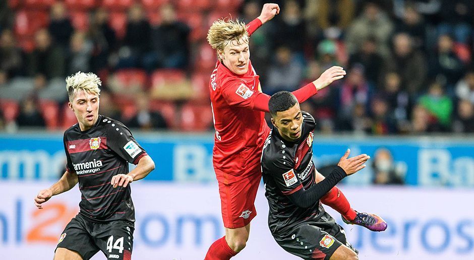 
                <strong>Emil Forsberg</strong><br>
                Emil Forsberg: Der zuletzt so starke Schwede hielt sich in den ersten 60. Minuten noch ziemlich zurück und war so gut wie gar nicht in der Begegnung. Doch bei seinem 2:2-Ausgleichstor profitierte Forsberg dann vom kapitalen Fehler von Leverkusens Keeper Leno. Danach bereitete er mit einer tollen Flanke auch noch den Treffer von Orban mustergültig vor. ran-Note: 2
              