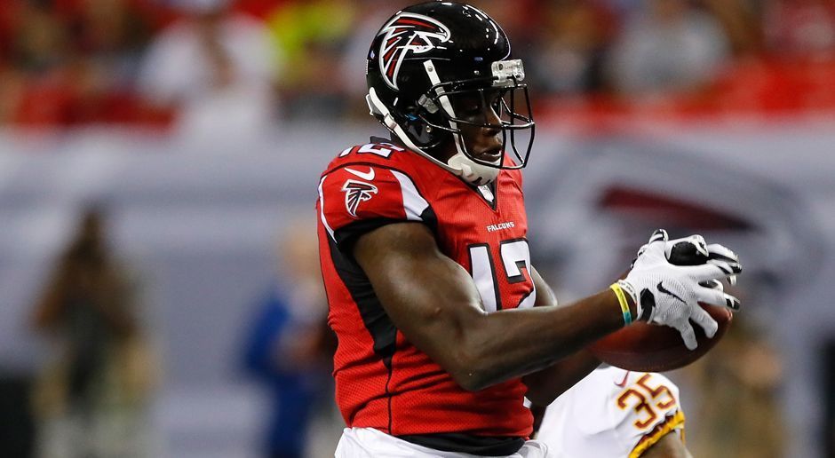 
                <strong>Mohamed Sanu (Wide Receiver)</strong><br>
                Atlanta Falcons - Mohamed Sanu (Wide Receiver): In seinen bisherigen vier NFL-Spielzeiten wurde Mohamed Sanu mehrfach bei Trickspielzügen als Quarterback aufgestellt. Seine Bilanz: 5/5 Pässe für 177 Yards und zwei Touchdowns – ein perfektes Quarterback Rating von 158,3. Dazu kommen noch mehrere Plays, die wegen einer Strafe zurück gepfiffen wurden. Die Falcons müssen sich also eher weniger Sorgen machen.
              