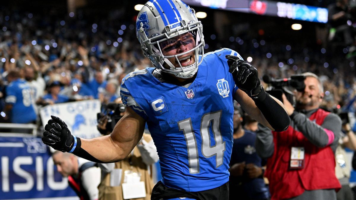 NFL, American Football Herren, USA NFC Divisional Round-Tampa Bay Buccaneers at Detroit Lions Jan 21, 2024; Detroit, Michigan, USA; Detroit Lions wide receiver Amon-Ra St. Brown (14) celebrates aft...