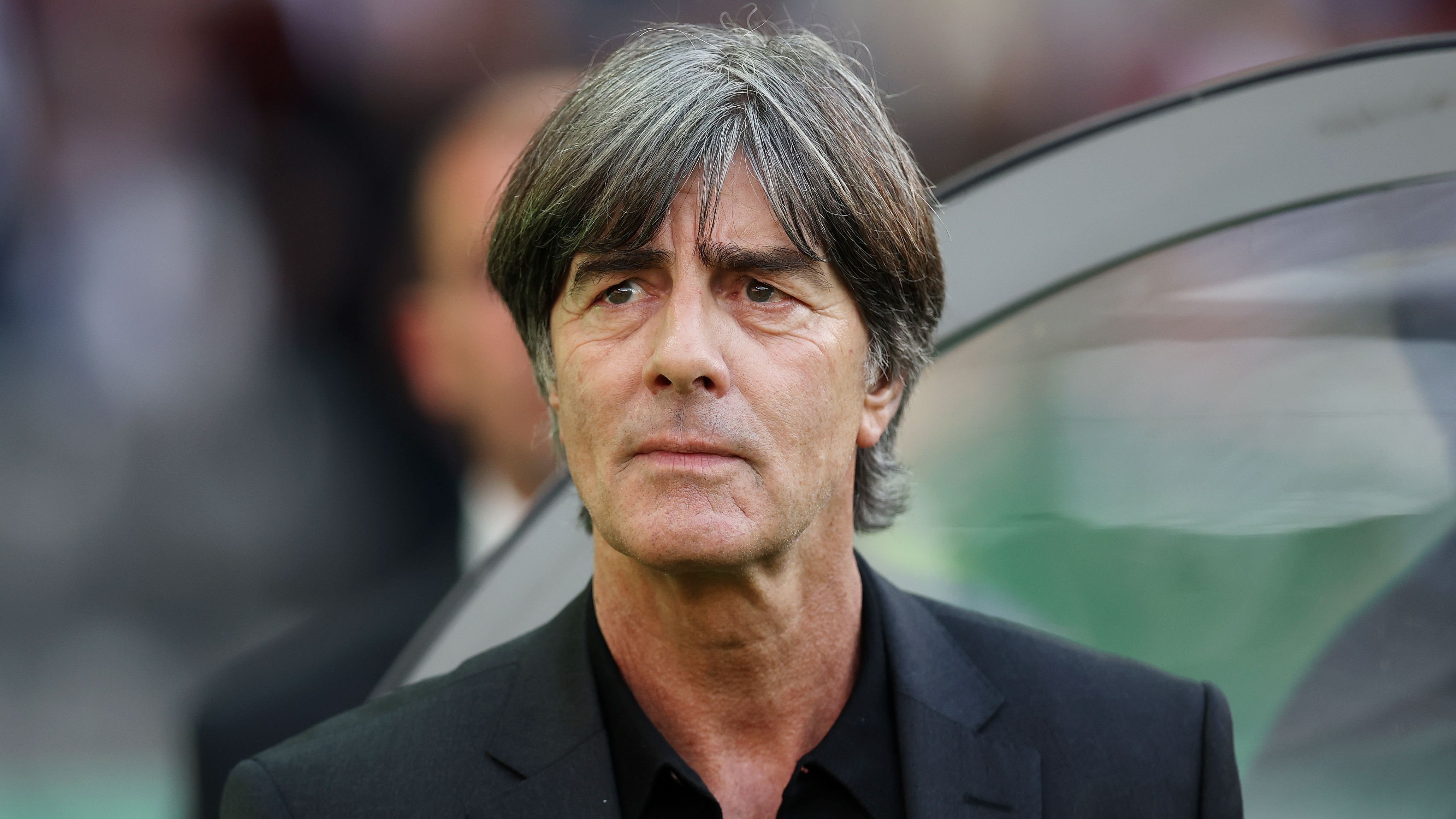 <strong>Joachim Löw</strong><br>Der Weltmeister-Trainer von 2014 hat zuletzt selbst bestätigt, dass ein neuer Coaching-Job ihn reizen würde. Joachim Löw hat als gebürtiger Schwarzwälder Freiburger Vergangenheit: Als Spieler war er acht Jahre für den SC aktiv. Zudem wird der 64-Jährige immer wieder im Stadion der Breisgauer gesichtet. Allerdings ist er seit rund zweieinhalb Jahren ohne Job.