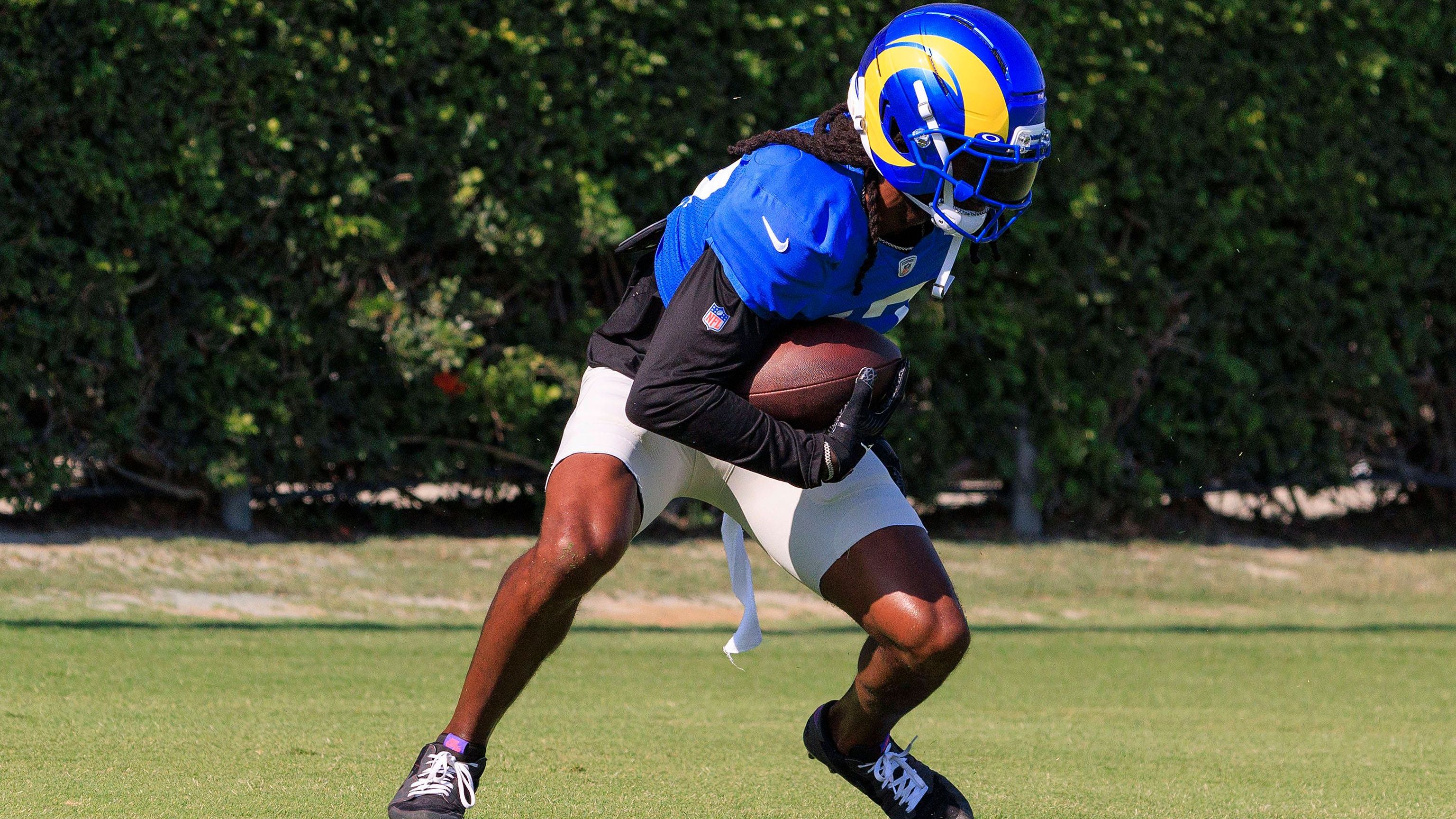 <strong>Davante Adams (Los Angeles Rams, 11.844 Yards)</strong><br>Adams gehörte in den vergangenen Jahren – auch bedingt durch Trades – nicht mehr zur absoluten Elite der Wide Receiver. Bei den Rams bekommt er nun jedoch die Chance, an der Seite von Puka Nacua wieder als klare erste Option im Passing Game aufzutreten. Bemerkenswert: In seinen letzten fünf Spielzeiten übertraf er trotzdem stets die Marke von 1.000 Receiving Yards.