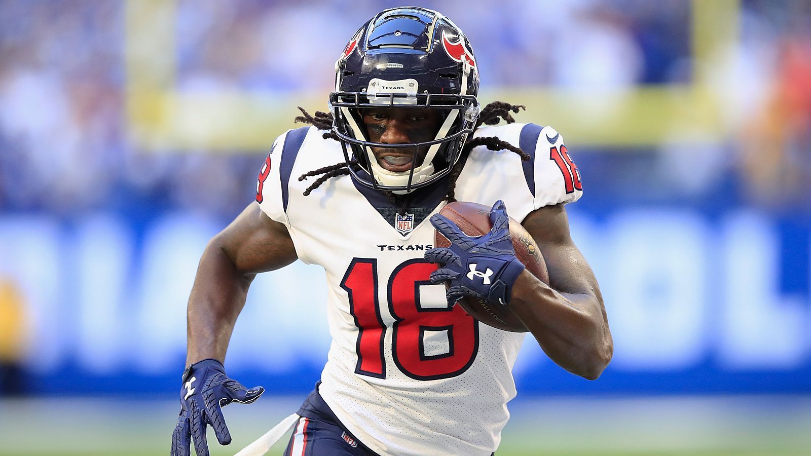 
                <strong>WR Sammie Coates (Houston Roughnecks)</strong><br>
                Von 2015 bis 2018 war Sammie Coates in der NFL zu Hause. Zunächst zwei Jahre bei den Pittsburgh Steelers, dann bei den Cleveland Browns und schließlich bei den Houston Texans. Seine beiden Touchdowns gelangen dem Drittrundenpick, der vor der vergangenen Saison bereits frühzeitig von den Kansas City Chiefs entlassen wurde, in der Saison 2016. Nun hofft der Wide Receiver, sich bei den Houston Roughnecks für ein weiteres NFL-Engagement positionieren zu können.
              