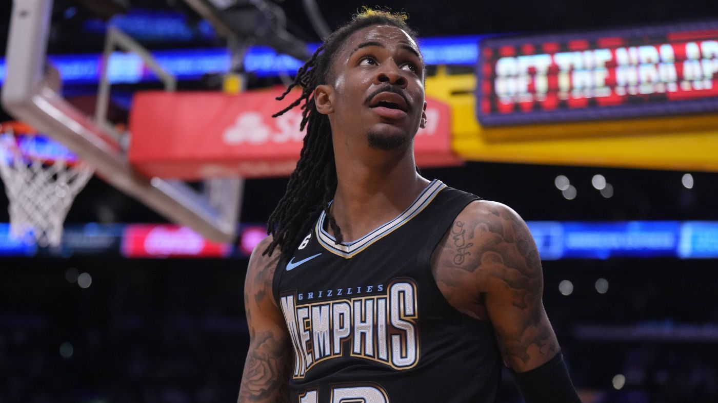 <strong>Ja Morant (Memphis Grizzlies)</strong><br>Ja Morant gehört zu den begnadetsten Spielern der Liga, ist aber auch ein echter Skandal-Profi. Vor gut einem Jahr erhielt er eine 25-Spiele-Sperre, nachdem er unter anderem in einem Instagram-Stream mit einer Waffe posiert hatte. Die anfängliche Abwesenheit von Morant brachte die Memphis Grizzlies weit ins Hintertreffen. Mit dem Star ging es zunächst bergauf, ehe er sich verletzte.&nbsp;