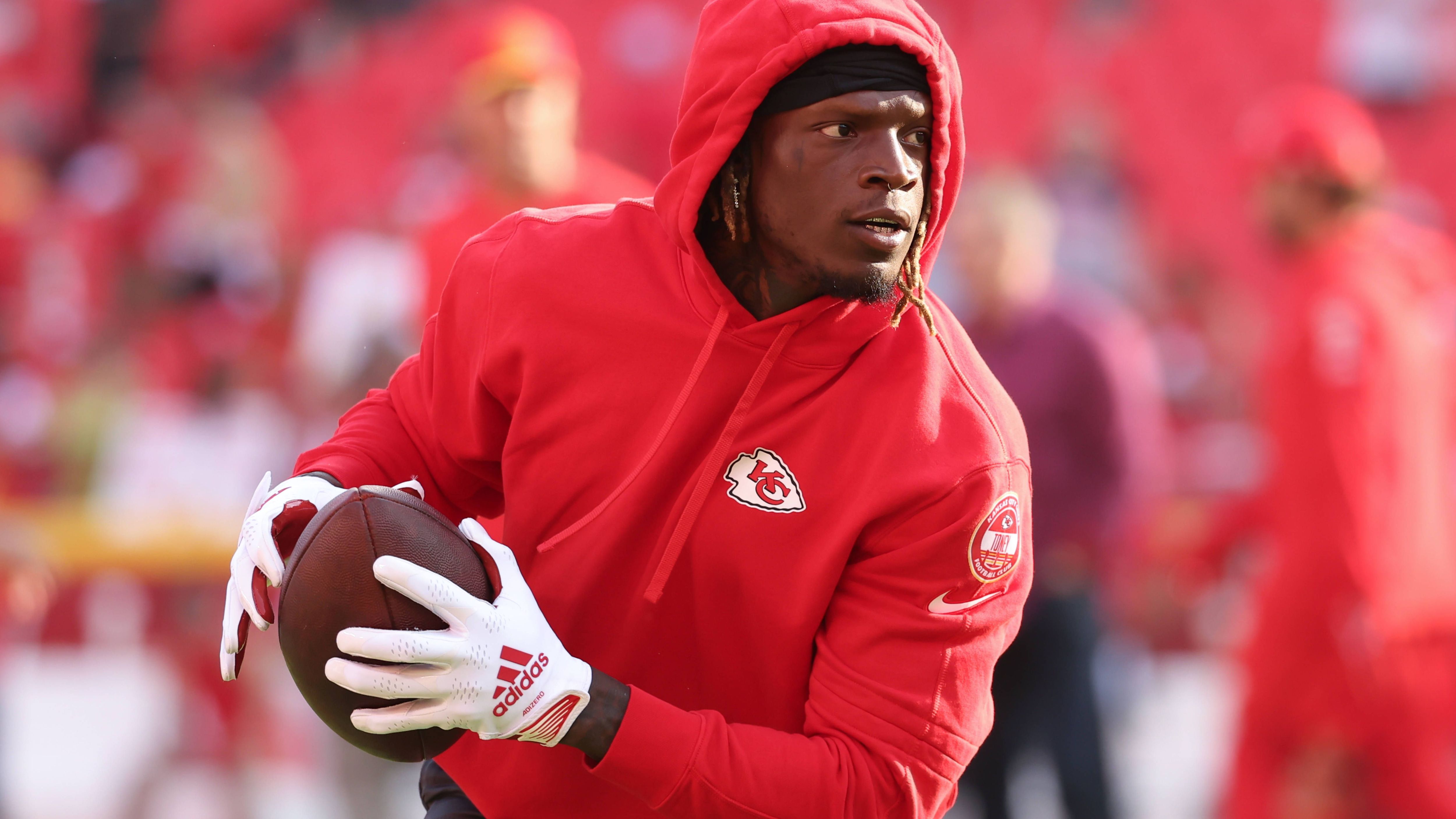 <strong>Verlierer: Kadarius Toney</strong><br>Bei den Chiefs gab es aber auch einen großen Verlierer. Denn Kadarius Toney wurde erst gar nicht in den 53er-Kader aufgenommen, obwohl er seine Hüftverletzung auskuriert haben soll. Zu durchwachsen waren die Leistungen des Erstrunden-Picks aus 2021, auch die Posse um seinen Instagram-Live-Beitrag rund ums AFC Championship Game dürfte eine Rolle gespielt haben. Vermisst hat ihn im Super Bowl niemand.