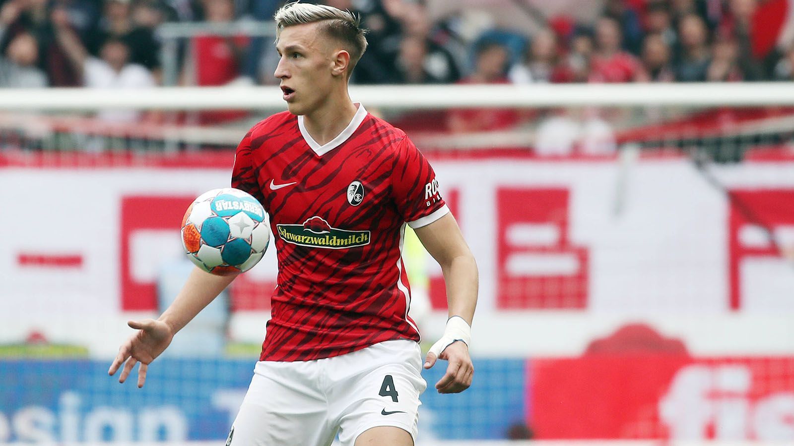 
                <strong>SC Freiburg</strong><br>
                Abgänge: Nico Schlotterbeck (Borussia Dortmund), Luca Itter (Greuther Fürth), Janik Haberer (Union Berlin), Niclas Thiede (SC Verl), Ermedin Demirovic (FC Augsburg), Nishan Burkart (FC Winterthur/Leihe)
              