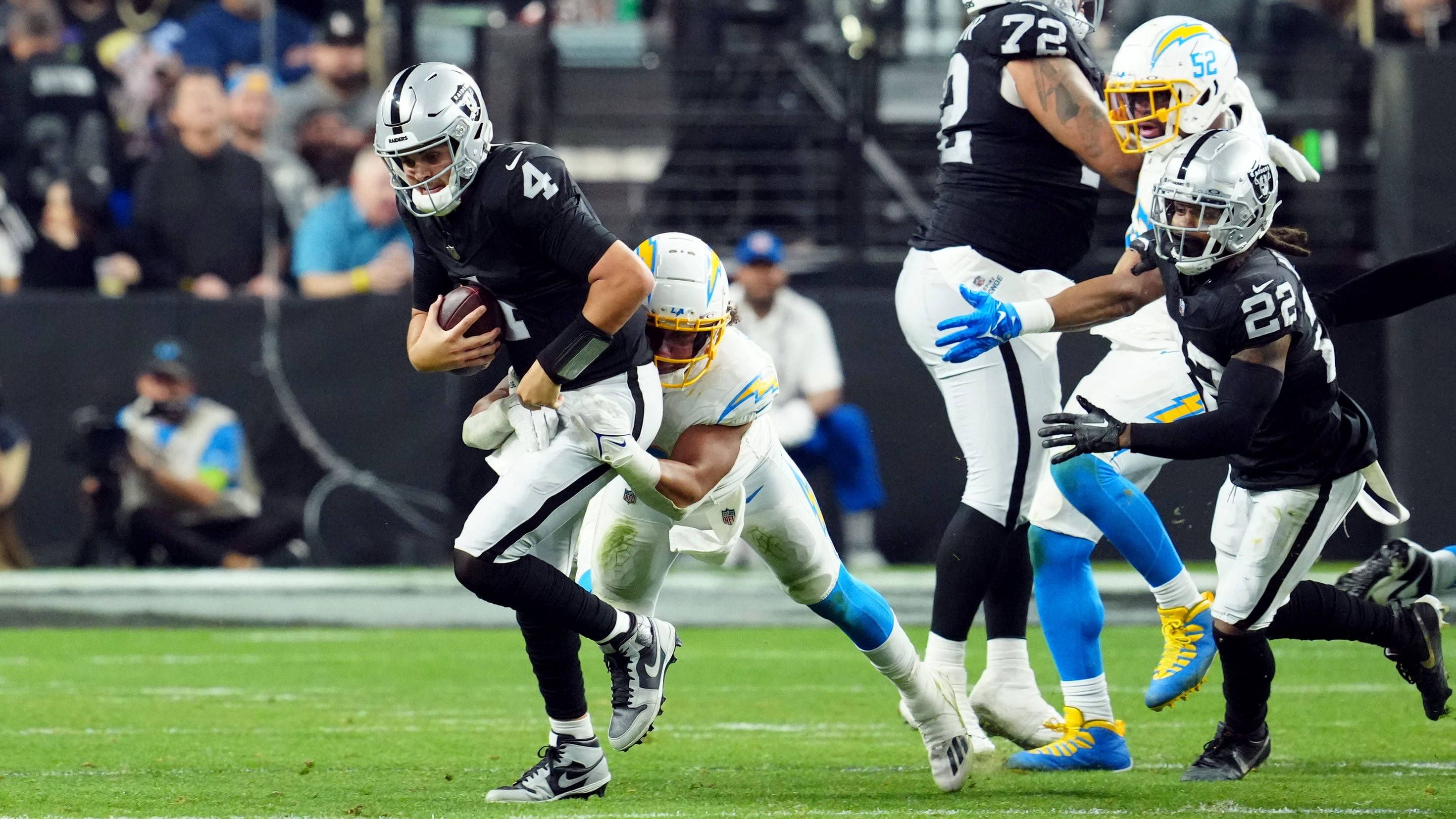 <strong>Geteilter 14. Platz: Las Vegas Raiders</strong><br>Zugelassene Sacks: 40<br>Raumverlust durch zugelassene Sacks: <strong>286 Yards</strong><br>Spieler: Aidan O'Connell (24; 173 Yards), Jimmy Garoppolo (14; 101 Yards), Brian Hoyer (1; 8 Yards), Josh Jacobs (1; 4 Yards)