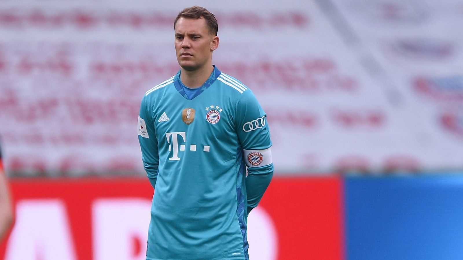 
                <strong>Manuel Neuer</strong><br>
                Der Nationaltorwart ist kaum gefordert, weil Leverkusen nur wenige Bälle auf das Tor bekommt. Dafür darf sich Neuer mit seiner Vorlage auf Lewandowski zum 3:0 in die Scoring-Liste eintragen. Beim Gegentor zum 1:3 und 2:4 hat er keine Chance. ran-Note: 3
              