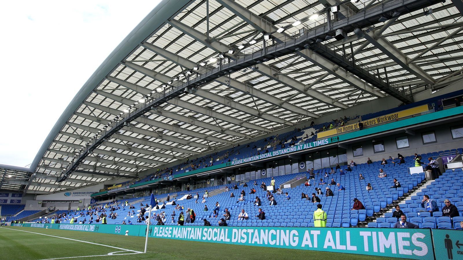 
                <strong>Brighton & Hove Albion – FC Southampton (Montag 21.00 Uhr)</strong><br>
                Stadion: Falmer Stadium - Kapazität: 30.750 Plätze - Austragungsort: Brighton - Maximale Zuschaueranzahl am 11. Spieltag: 2000 (Tier 2)
              