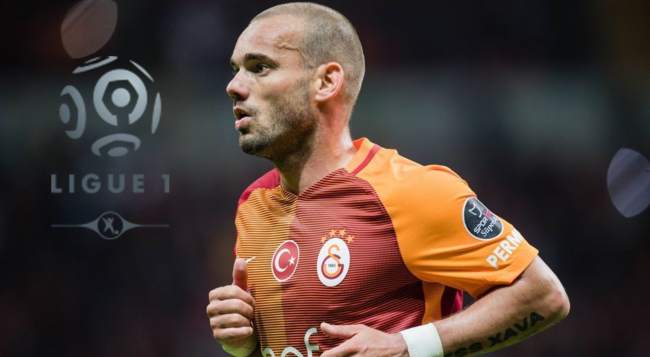 
                <strong>Wesley Sneijder (Galatasaray Istanbul -> OGC Nizza)</strong><br>
                Lucien Favre hat einen neuen Zehner! Mit Wesley Sneijder verpflichtete Ligue-1-Klub OGC Nizza einen neuen, sehr prominenten Spielmacher. Der 33-jährige Niederländer wechselt von Galatasaray Istanbul an die Cote d'Azur, wo der frühere Bundesliga-Coach Favre seit 2016 das Sagen hat und auch der frühere Problem-Boy Mario Balotelli unter den Fittichen des Schweizers ist. Sneijder trainierte bereits am Montag mit seinen neuen Kollegen, die zum Saisonauftakt in der Ligue 1 zuletzt mit 0:1 in St. Etienne verloren. Über die genaue Laufzeit von Sneijders Vertrag in Nizza wurde bislang nichts bekannt.
              