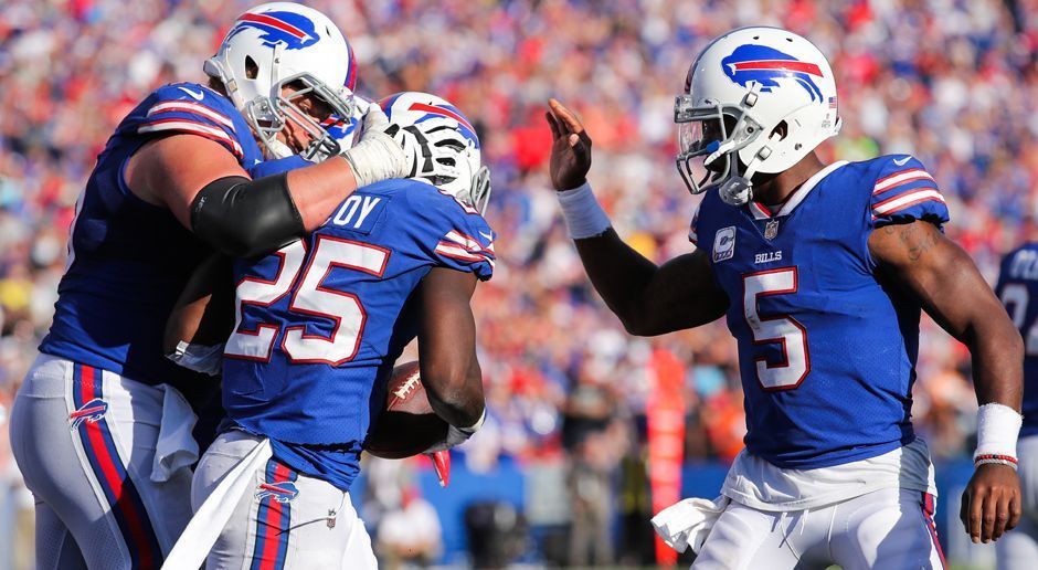 
                <strong>Buffalo Bills</strong><br>
                Tyrod Taylor (Quarterback, im Bild rechts), Eric Wood (Center, im Bild links), Jordan Mills (Offensive Tackle), Preston Brown (Linebacker), Jordan Poyer (Free Safety)
              