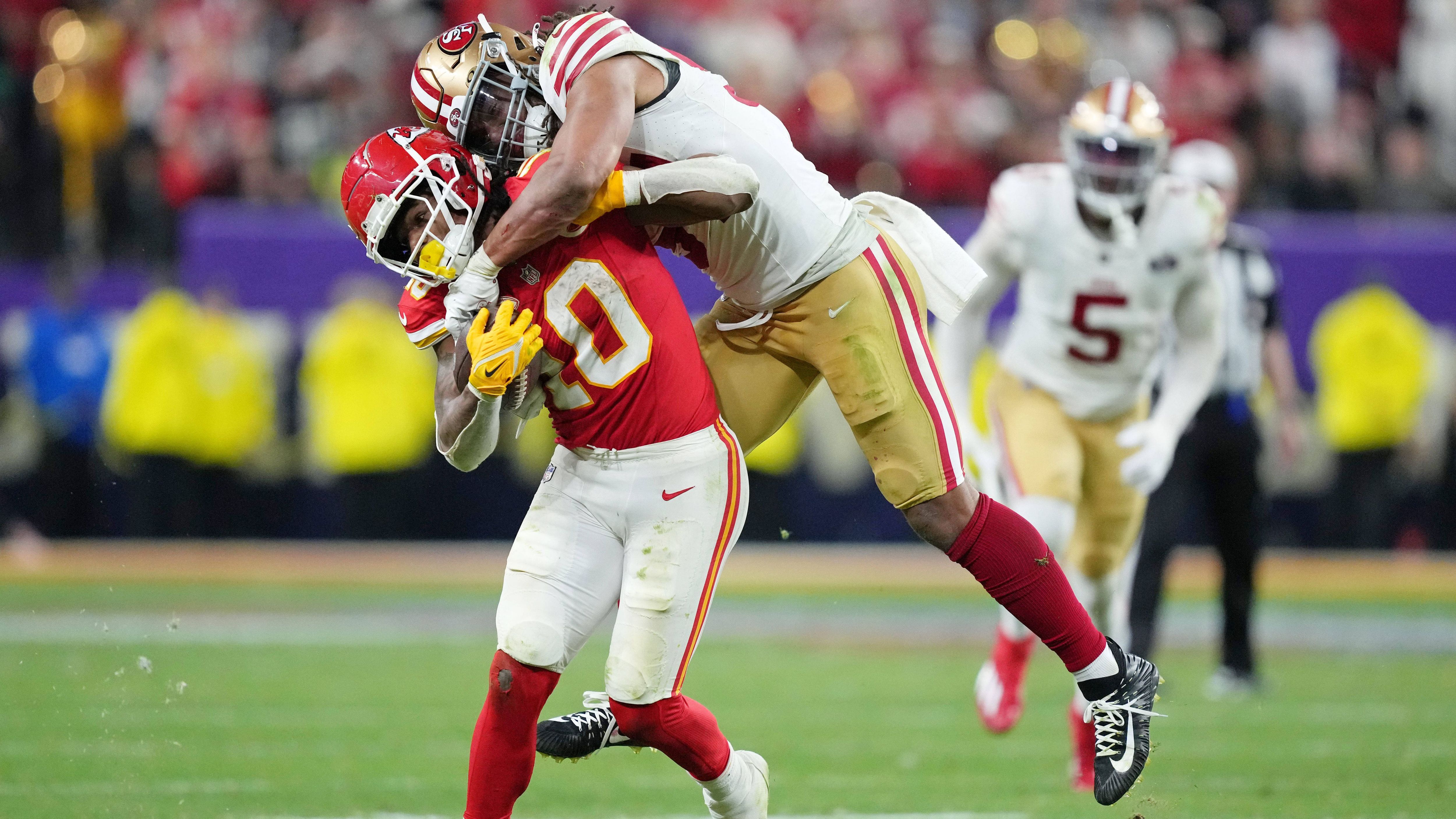 <strong>Overtime entscheidet Spiel</strong><br>Doch das sollte sich ändern - wenn auch erst später. Mit einem Unentschieden geht es nach der regulären Spielzeit in die Overtime. Dort gelingt den 49ers zwar ein Field Goal...