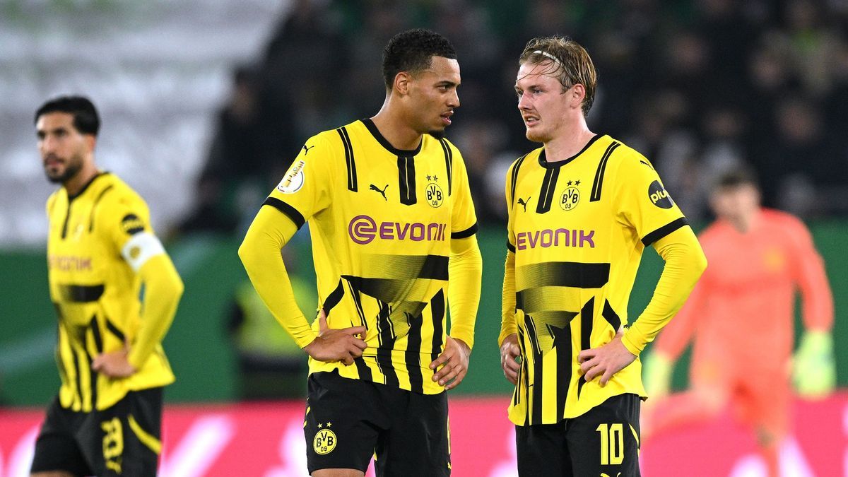 VfL Wolfsburg v Borussia Dortmund - DFB Cup: Round Two