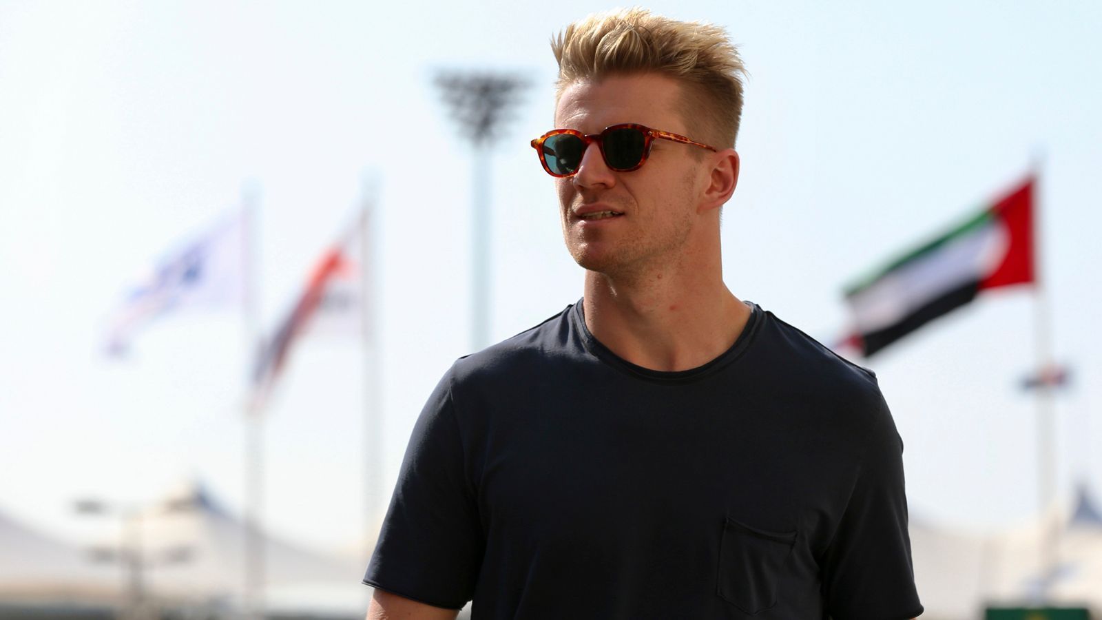 
                <strong>Für welches Formel-1-Team könnte Nico Hülkenberg 2021 fahren?</strong><br>
                Der deutsche Formel-1-Fahrer Nico Hülkenberg scheint seine Chance als Ersatzfahrer bei Racing Point zu nutzen. Nachdem er vergangenes Wochenende beim Großen Preis von Großbritannien aufgrund eines technischen Defekts nicht starten konnte, hat er sich nun bei der 2. Auflage in Silverstone auf Startplatz 3 geschoben. Mit solchen Leistungen könnte sich der 32-Jährige für ein Cockpit in der Saison 2021 empfehlen. ran.de nennt die Optionen von Hülkenberg.    
              