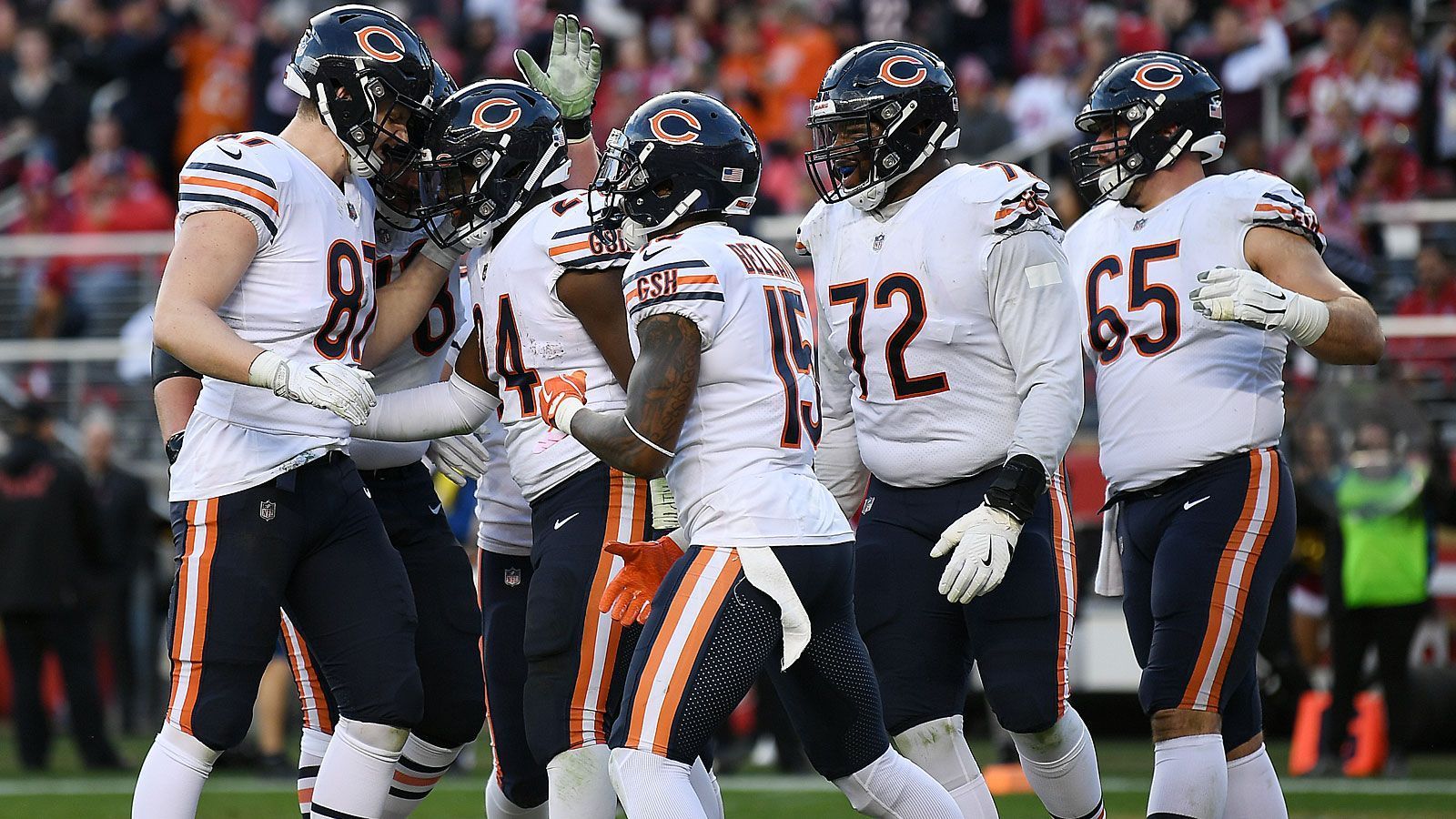 
                <strong>Platz 3: Chicago Bears (12-4, letzte Woche Platz 3)</strong><br>
                Die Chicago Bears glänzen weiterhin mit ihrer überragenden Defense und haben es gegen die Vikings geschafft, den ungeliebten Division-Gegner aus den Playoffs fern zu halten. Dabei musste nicht einmal Khalil Mack helfen, der Outside Linebacker wurde stattdessen geschont. Gegen die Eagles und Nick Foles wird der Top-Star also wieder bei vollen Kräften sein. 
              