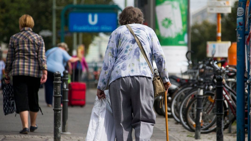 Vielen Frauen in Deutschland droht Altersarmut.