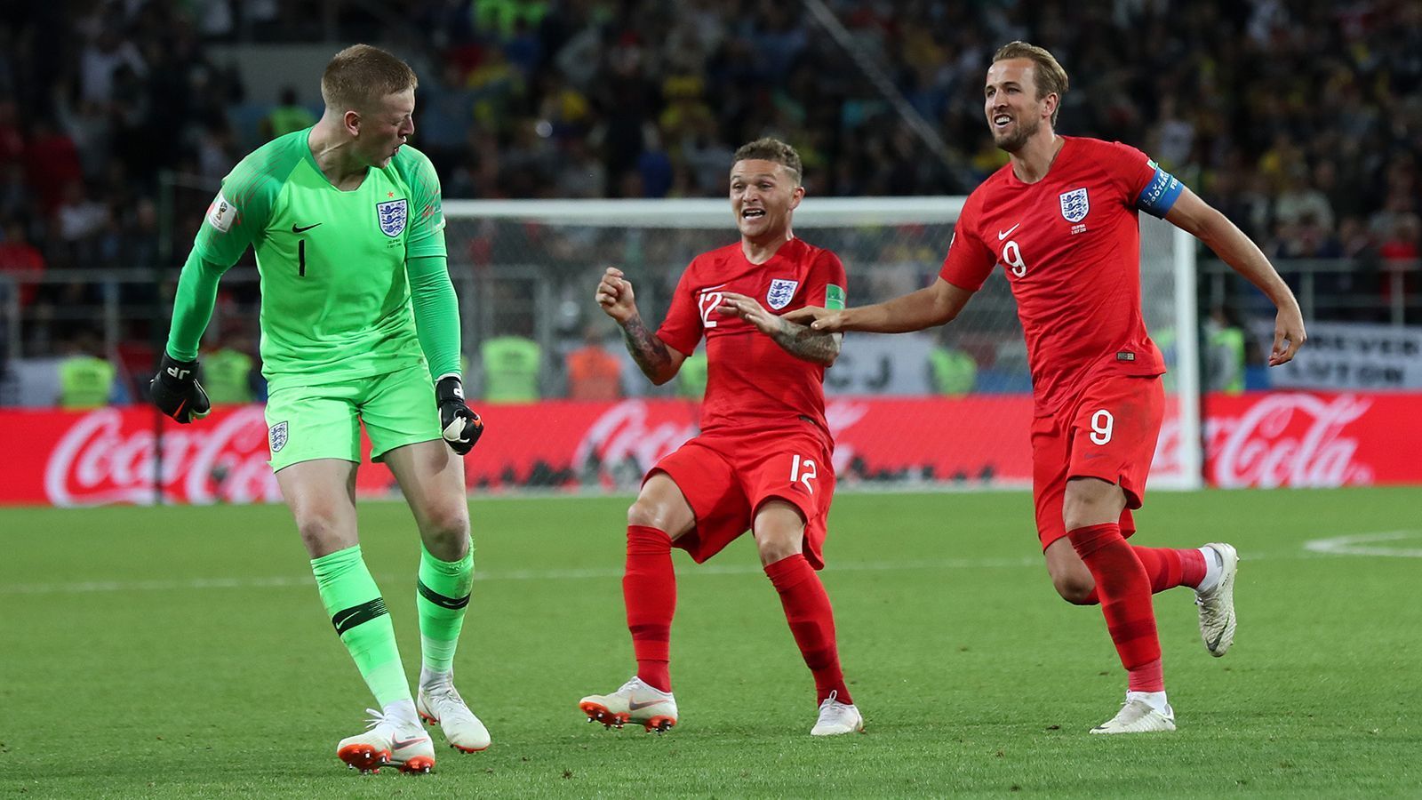 
                <strong>Platz 6: England </strong><br>
                Die Euphorie nach dem ersten gewonnenen Elfmeterschießen in der WM-Geschichte darf nicht darüber hinwegtäuschen, dass die "Three Lions" keine überzeugende Leistung ablieferten. Sie waren zwar über weite Strecken dominant, konnten sich aber kaum Torchancen erarbeiten. Allerdings ließen sich auch sehr wenig zu. England-Keeper Jordan Pickford war erst in der Nachspielzeit der regulären Spielzeit erstmals richtig gefordert.
              